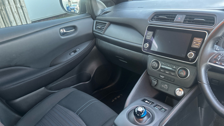 Nissan LEAF 110kW Acenta 39kWh 5dr Auto Electric Hatchback